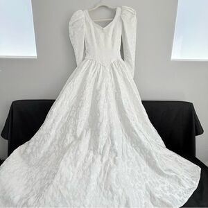 Mori Lee Elegant Off White Long Sleeve Gown Wedding Dress Pearl Long Skirt Sz 10